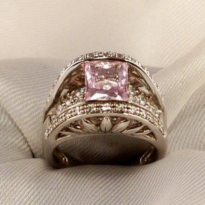 New Vintage Victoria Wieck Lite Pink Princess Cubic Zirconias Silver Ring